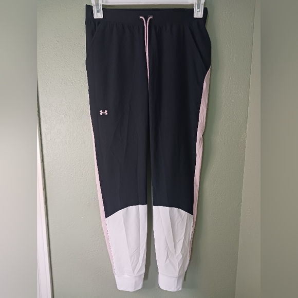 Under armour jogger pants charcoal gray, white and pink details. 💗 Nwot - Picture 4 of 7